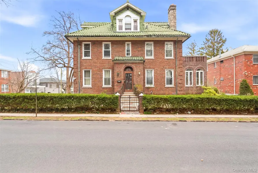 128 Parkway, Yonkers, NY 10704