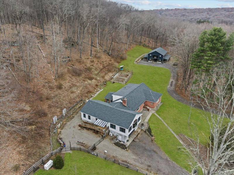 6 Annarock DR, Somers, NY 10589