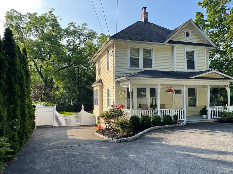 73 S Bedford RD, Chappaqua, NY 10514