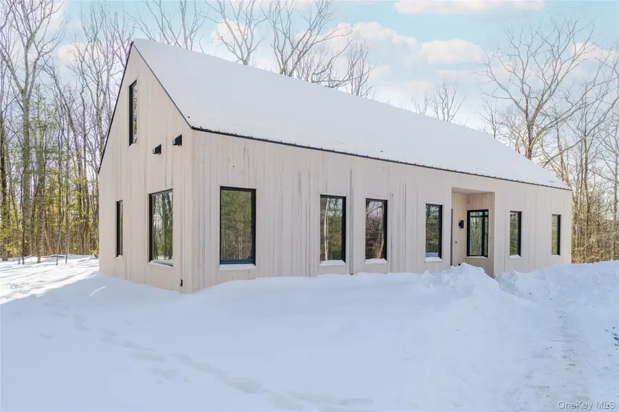 48 Pine Grove RD, Kerhonkson, NY 12446