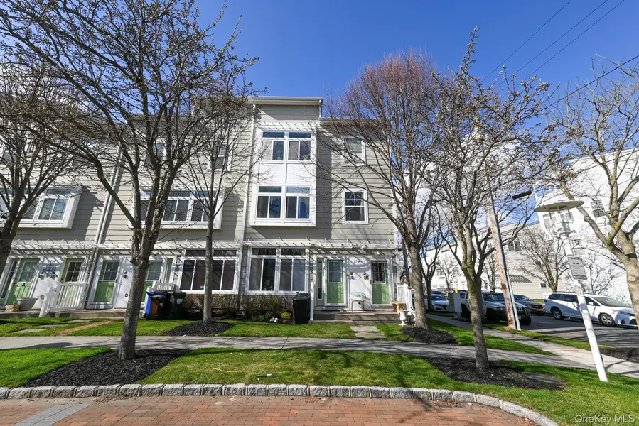 7704 Aquatic DR, Arverne, NY 11692