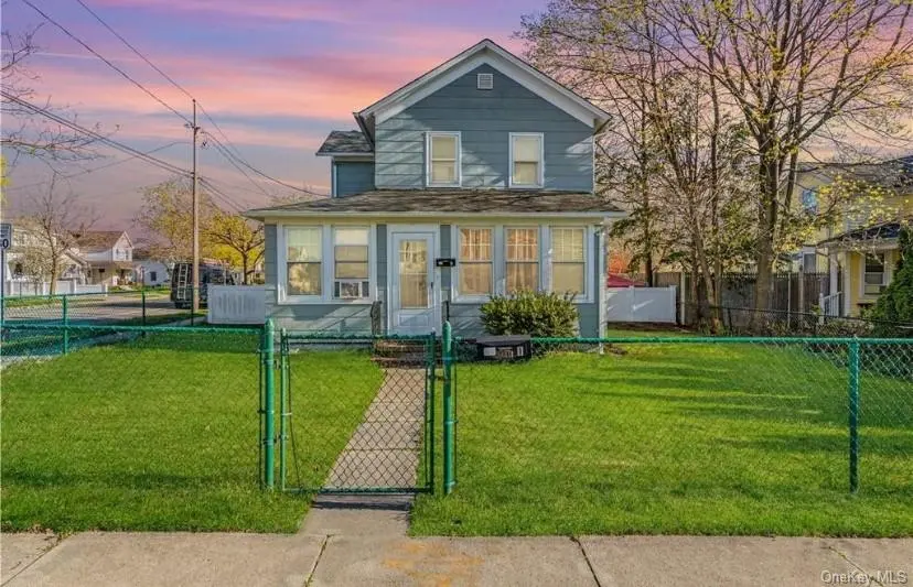40 Amity ST, Patchogue, NY 11772