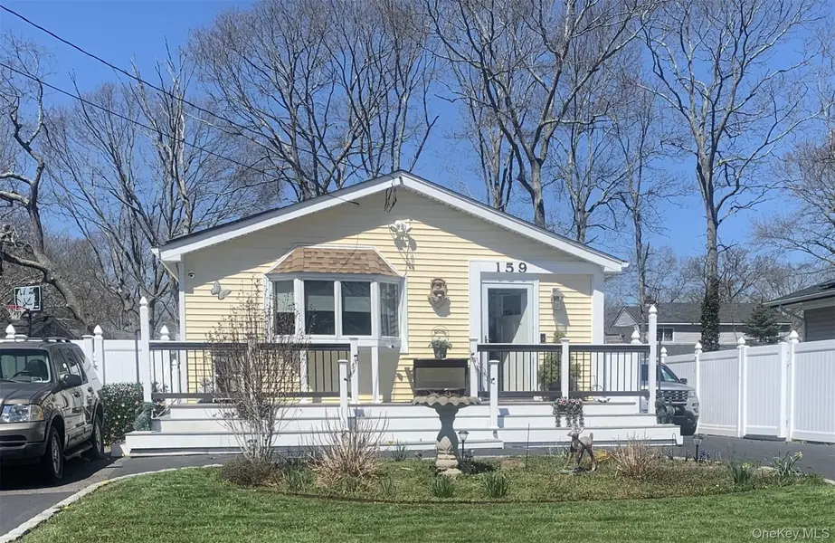 159 Parkwood DR, Shirley, NY 11967
