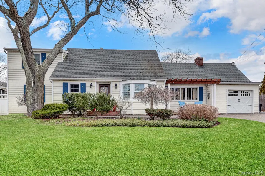 197 Blackheath RD, Lido Beach, NY 11561