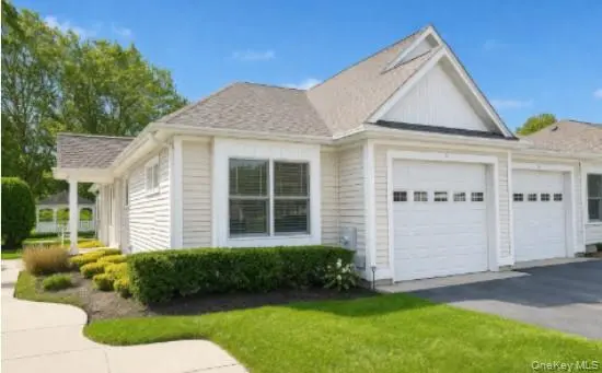 5 White Oak CT #5, Coram, NY 11727