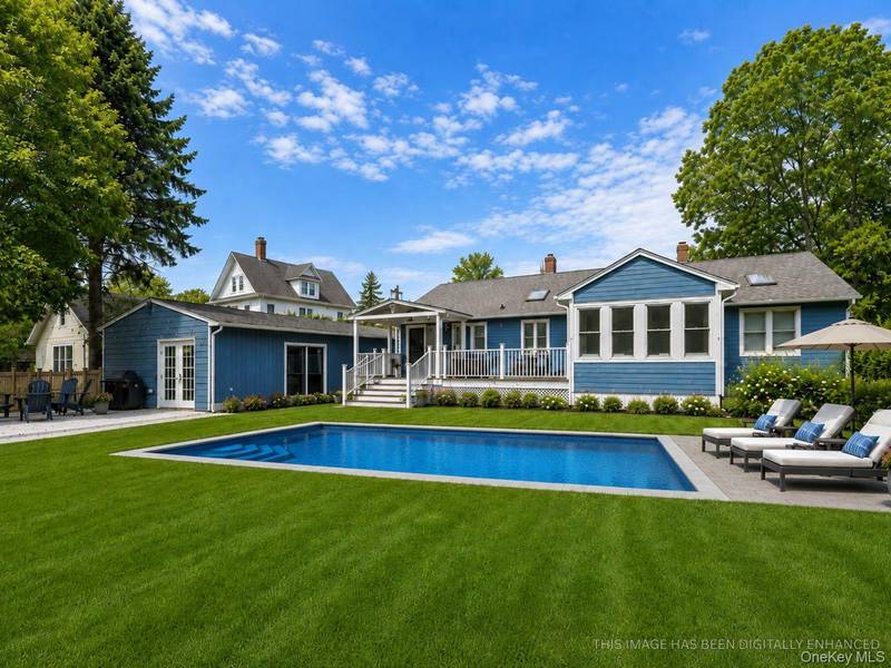 10940 Main RD, East Marion, NY 11939