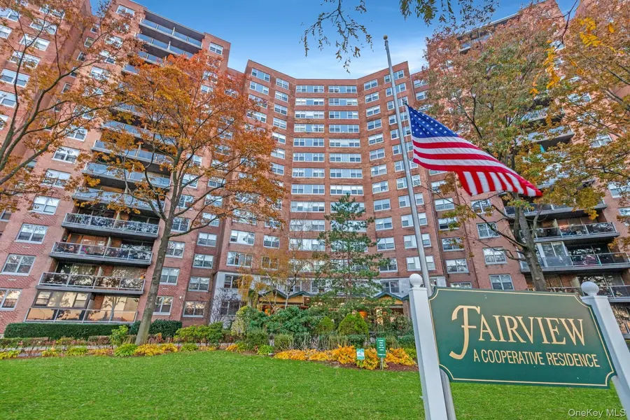 61-20 Grand Central Pkwy #A501, Forest Hills, NY 11375