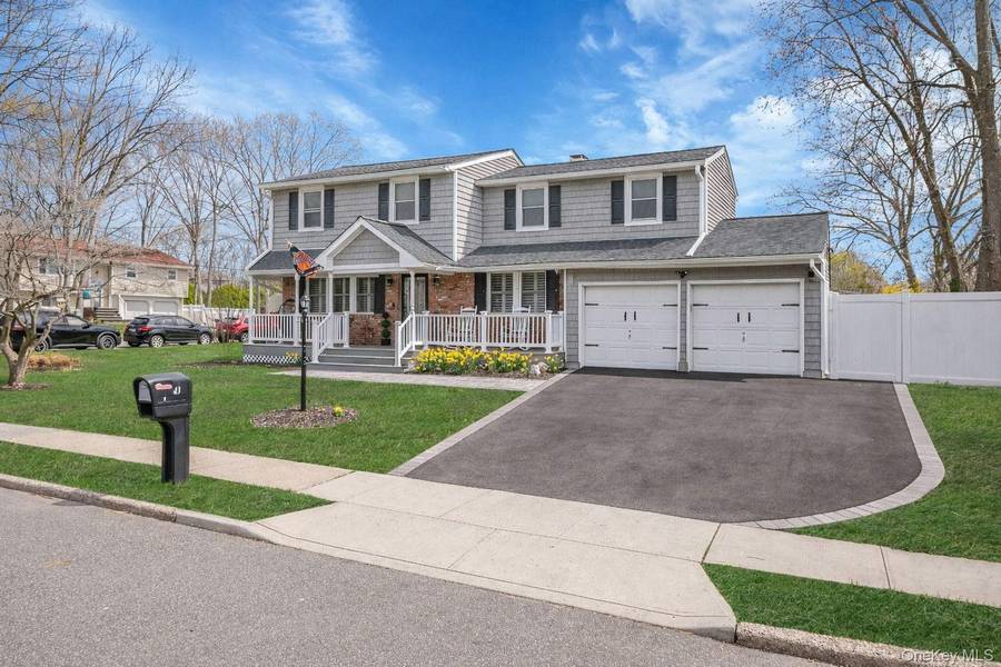 1 Hooper CT, Port Jefferson Station, NY 11776