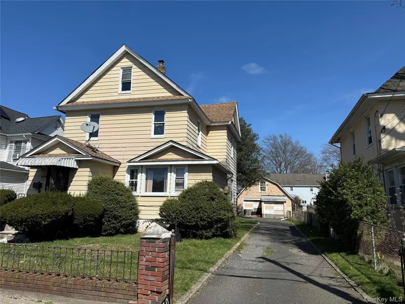 50 CHARLES ST, Roosevelt, NY 11575