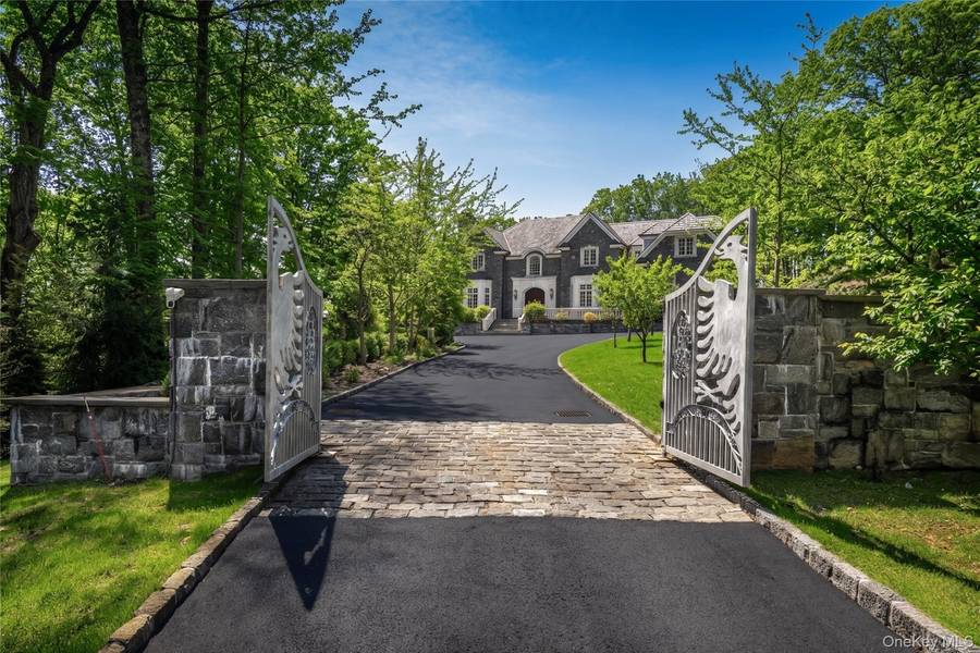 3 Vincent LN, Armonk, NY 10504