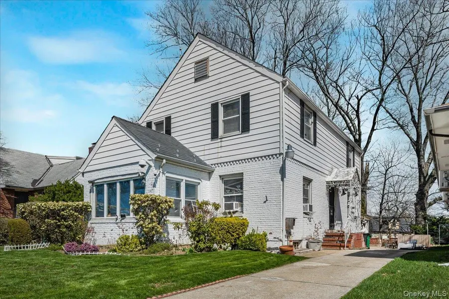 8145 Utopia Pkwy, Jamaica Estates, NY 11432