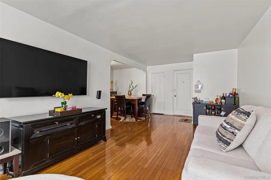 3239 Barker AVE #2J, Bronx, NY 10467