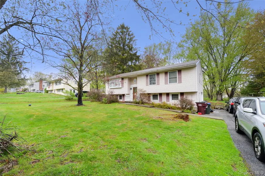 14 Lynmore AVE, Salisbury Mills, NY 12577