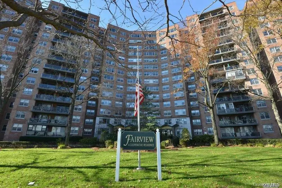 61-20 Grand Central Pkwy, Forest Hills, NY 11375