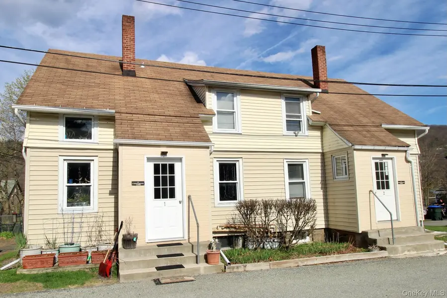 4 Schoolhouse LN, Tuxedo Park, NY 10987