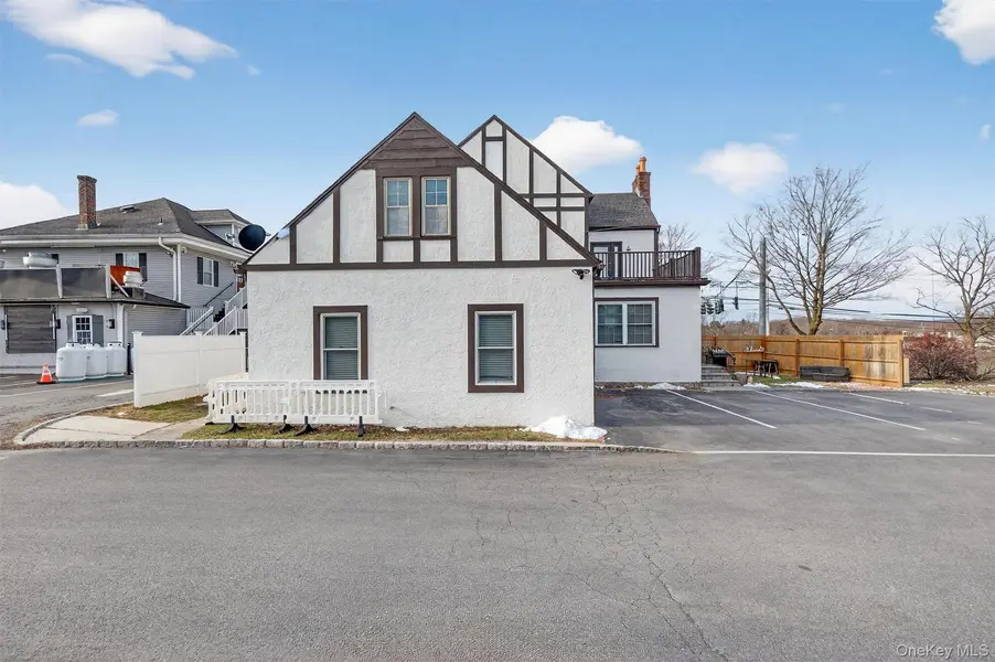 2002 E Main ST, Mohegan Lake, NY 10547