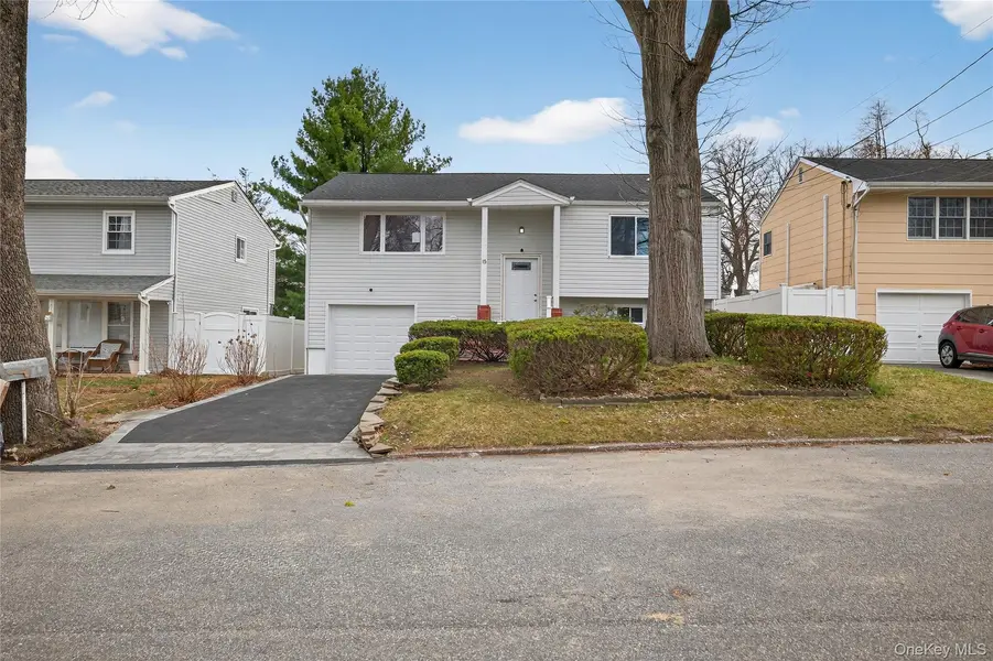 15 Lindsay ST, Huntington, NY 11743
