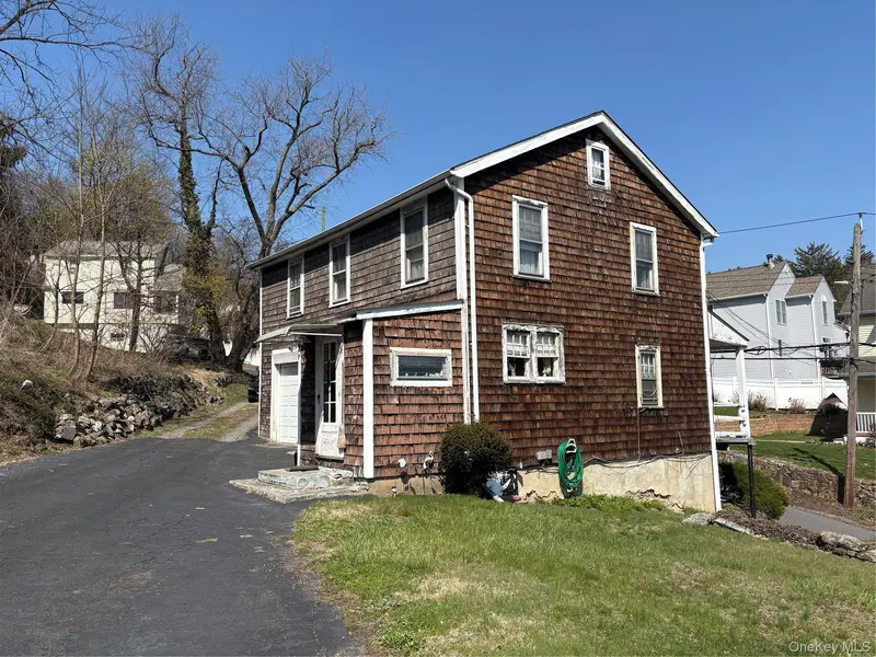 77 Cleveland ST, Valhalla, NY 10595