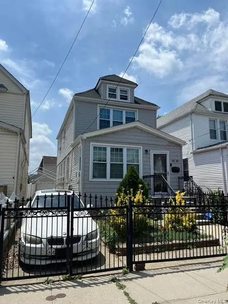 9030 Vanderveer ST, Queens Village, NY 11428