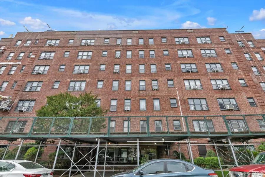 143-50 Hoover AVE #304, Briarwood, NY 11435