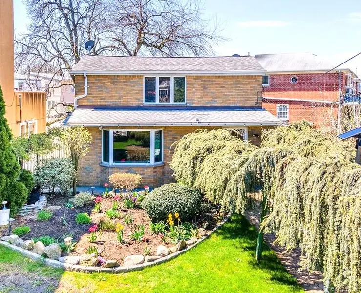17-02 Clintonville ST, Whitestone, NY 11357
