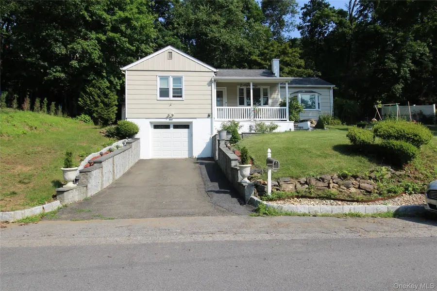 650 Warren AVE, Thornwood, NY 10594