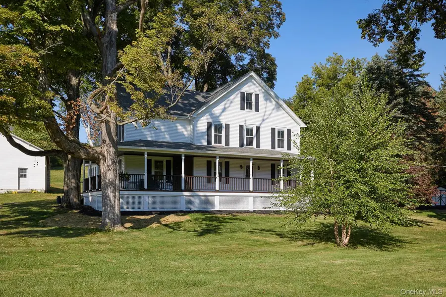 949 Freedom RD, Pleasant Valley, NY 12569