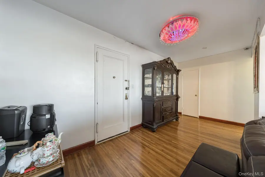 143-50 Hoover AVE #306, Briarwood, NY 11435