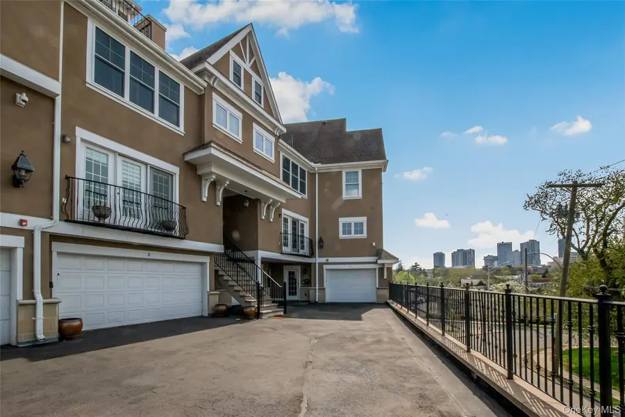 80 Old Boston Post RD #2, New Rochelle, NY 10801