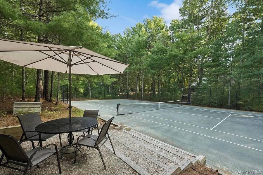 33 Oak Hill LN, East Hampton, NY 11937