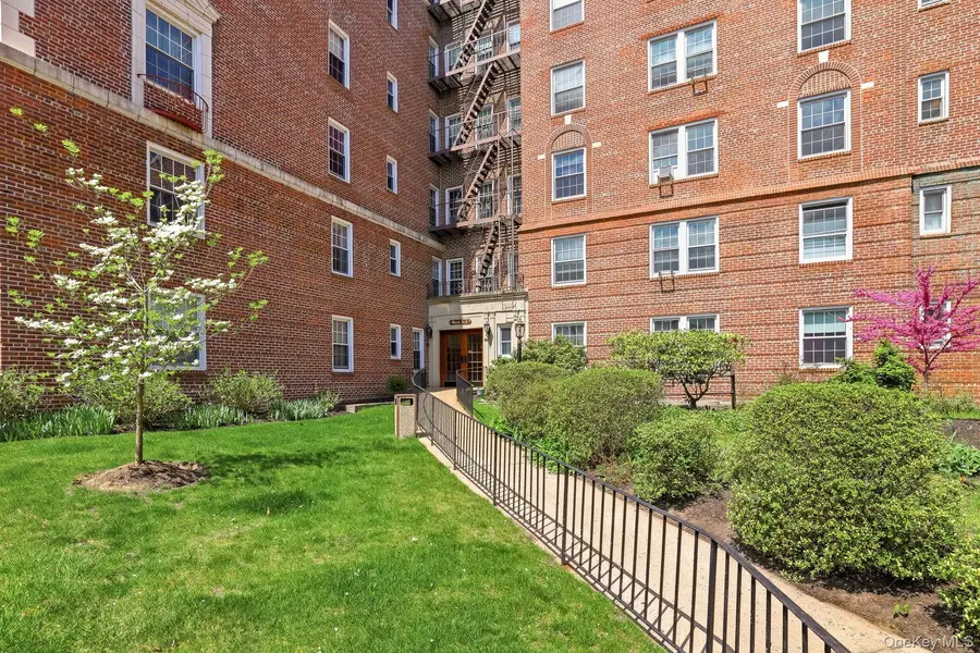 300 S Broadway #3D, Tarrytown, NY 10591