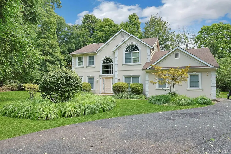 92 Scotland Hill RD, Chestnut Ridge, NY 10977