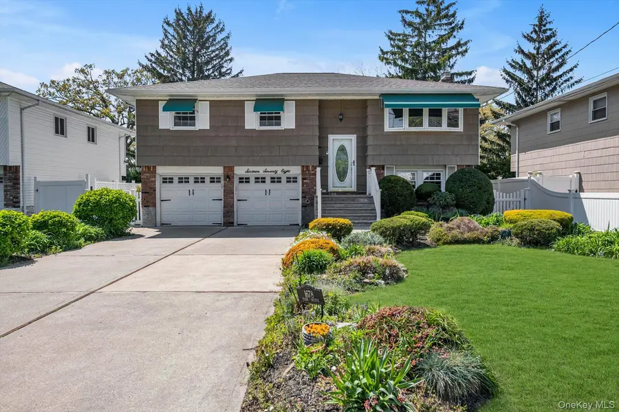 1678 Park AVE, Merrick, NY 11566
