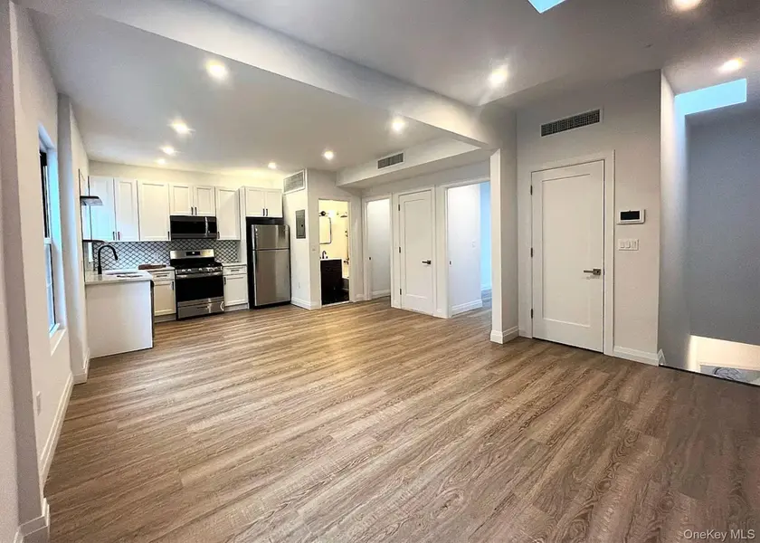 4112 20th AVE, Astoria, NY 11105
