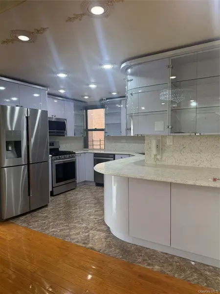 61-20 Grand Central Pkwy #Bb706, Forest Hills, NY 11375