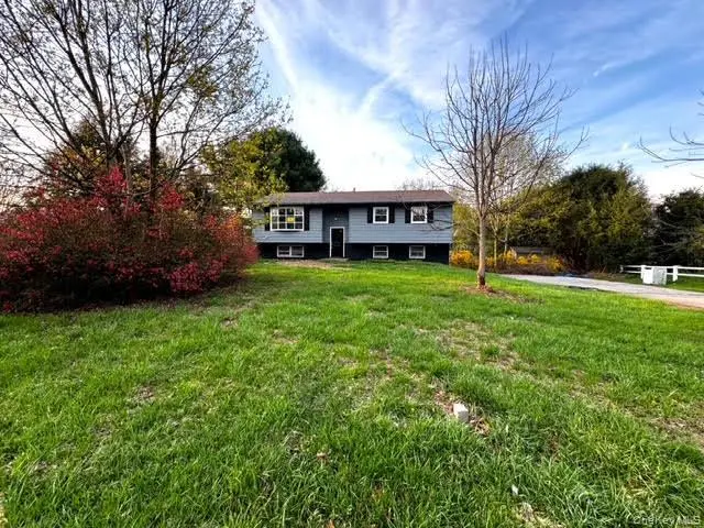7 Jonathan DR, Staatsburg, NY 12580