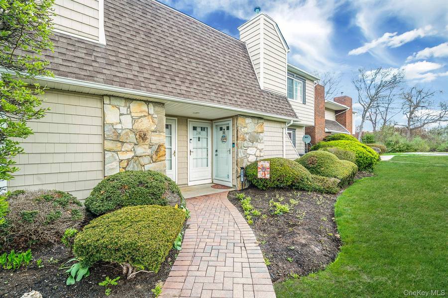 201 Lake Pointe Circle #201, Middle Island, NY 11953