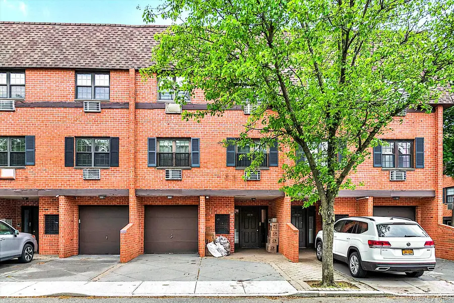 220-30 64th AVE #3 Fl, Bayside, NY 11364