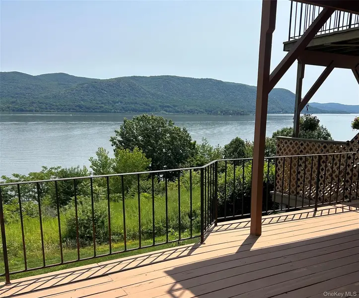 739 Hewitt LN, New Windsor, NY 12553