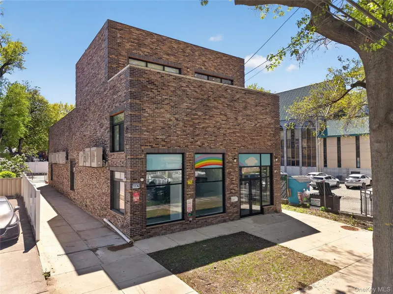 142-18 32 AVE, Flushing, NY 11354