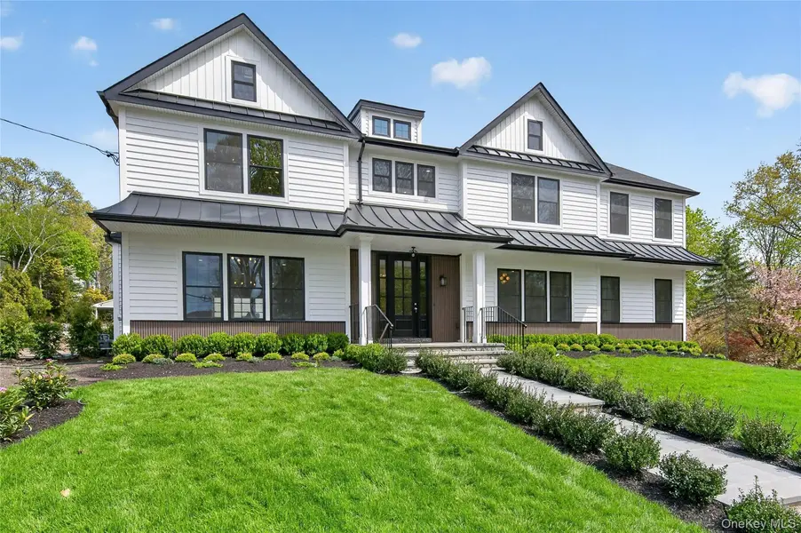 15 Ridge DR, Port Washington, NY 11050
