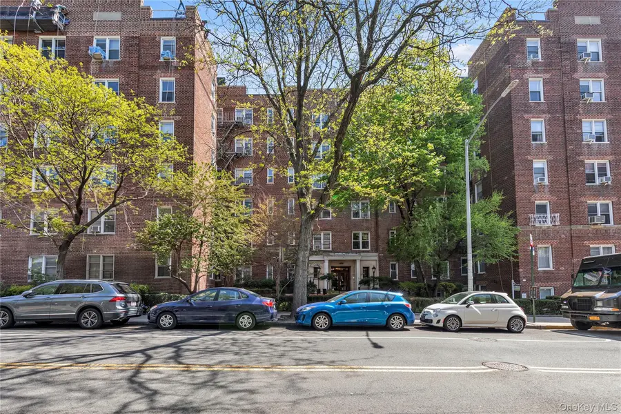 68-63 108th ST #3G, Forest Hills, NY 11375