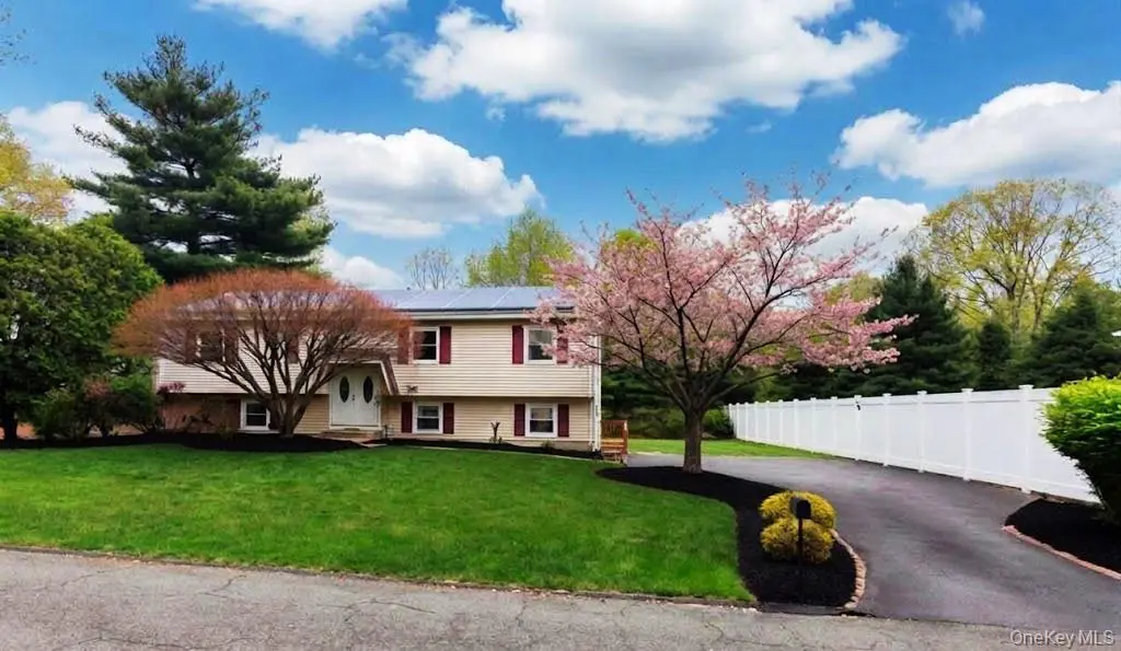 36 Tamar DR, Valley Cottage, NY 10989