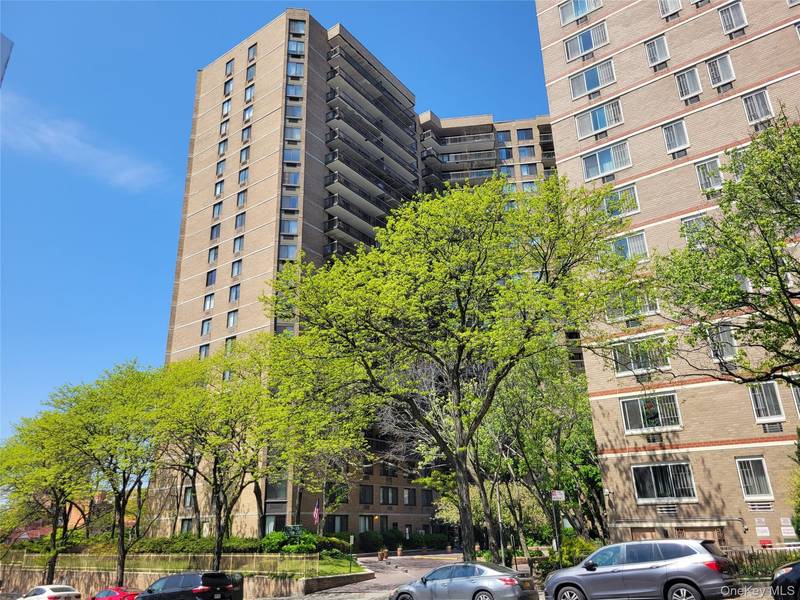 138-35 Elder AVE #14K, Flushing, NY 11355
