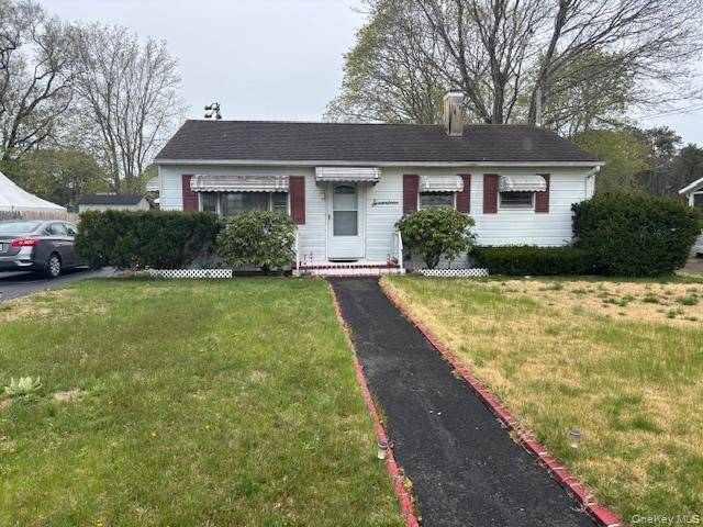 17 Brown ST, Riverhead, NY 11901