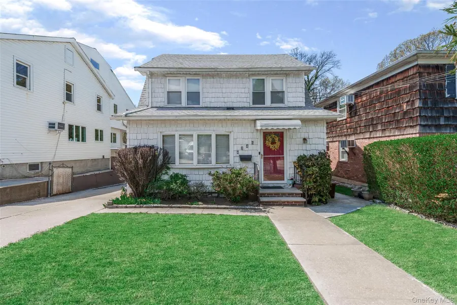 42-46 247th ST, Little Neck, NY 11363