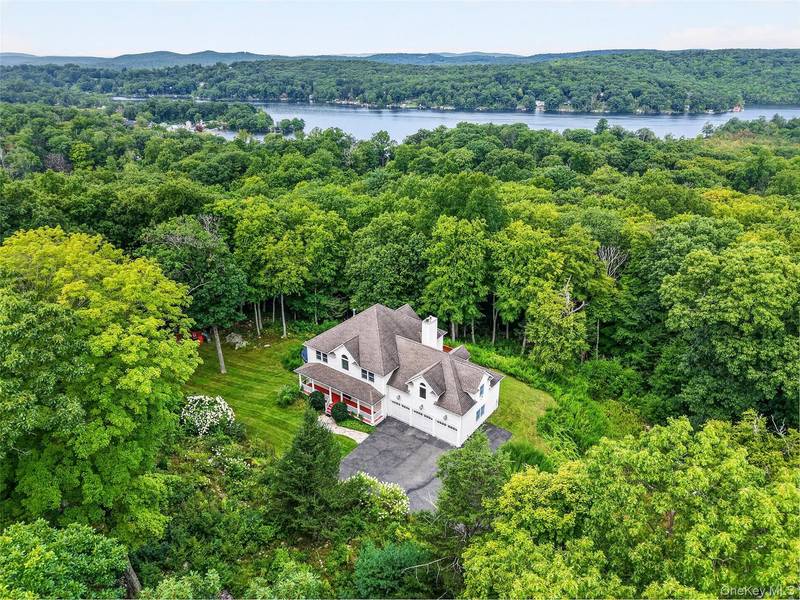 55 Twilight LN, Putnam Valley, NY 10579