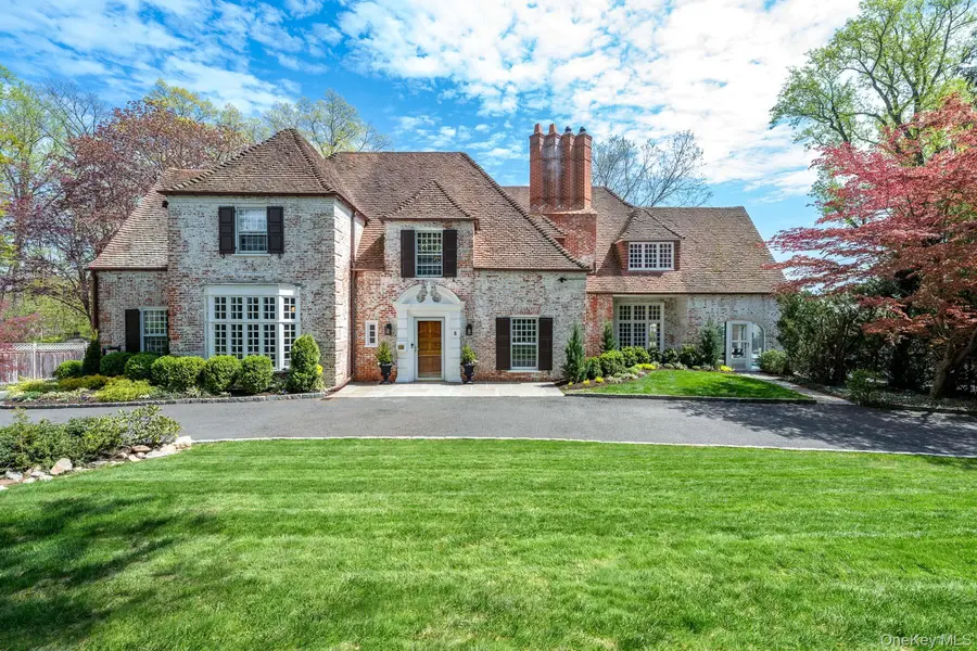 8 Rittenhouse RD, Bronxville, NY 10708
