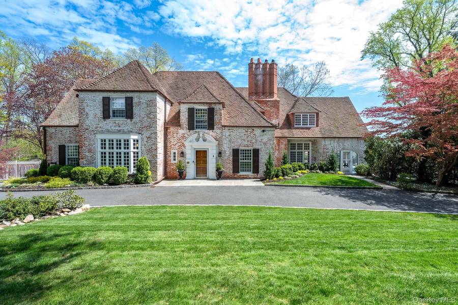 8 Rittenhouse RD, Bronxville, NY 10708