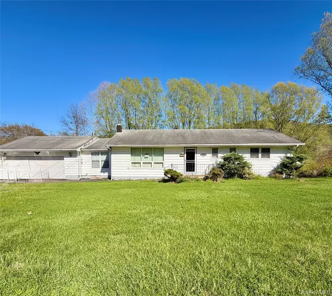 24 Cherry LN, Ellenville, NY 12428
